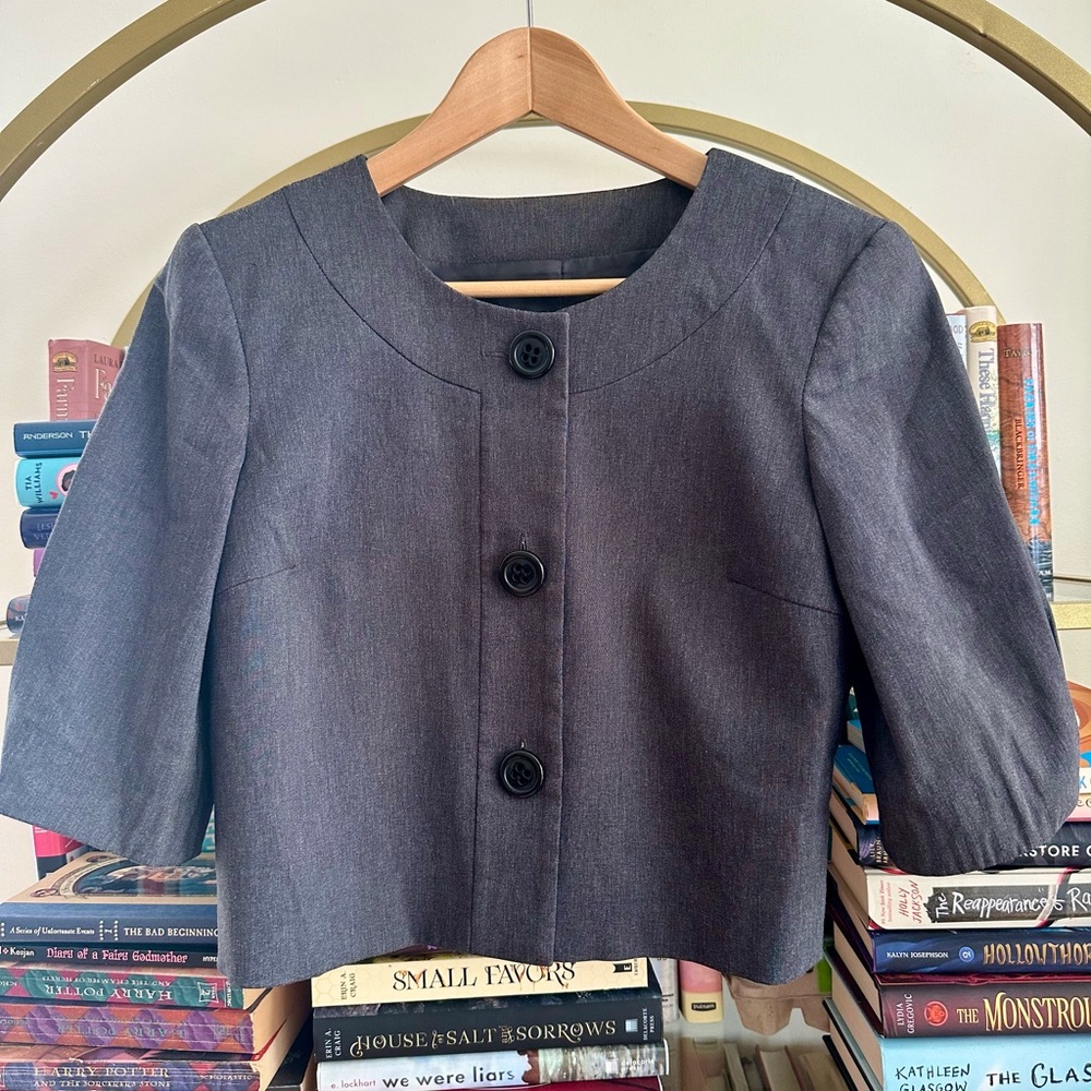 Basque Cropped Button-Up Grey Jacket 🧥✨